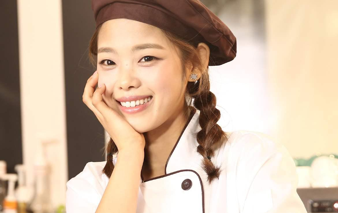 《武林外传》播出15周年!12岁走红的王莎莎,如今28岁却成如此