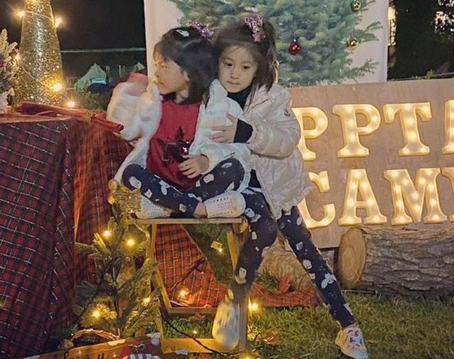 贾静雯一家去旅游,梧桐妹长相越发清秀,修允菲修思羽却成焦点