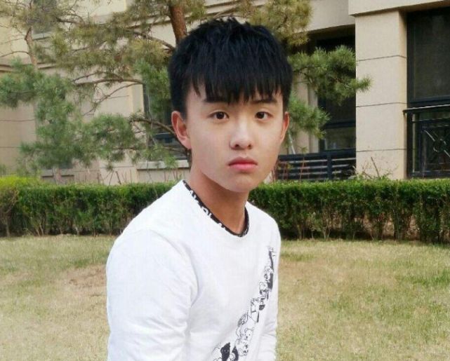 却不被大家熟知,比如说今天我们要说的这位明星就是如此,他叫做郑伟