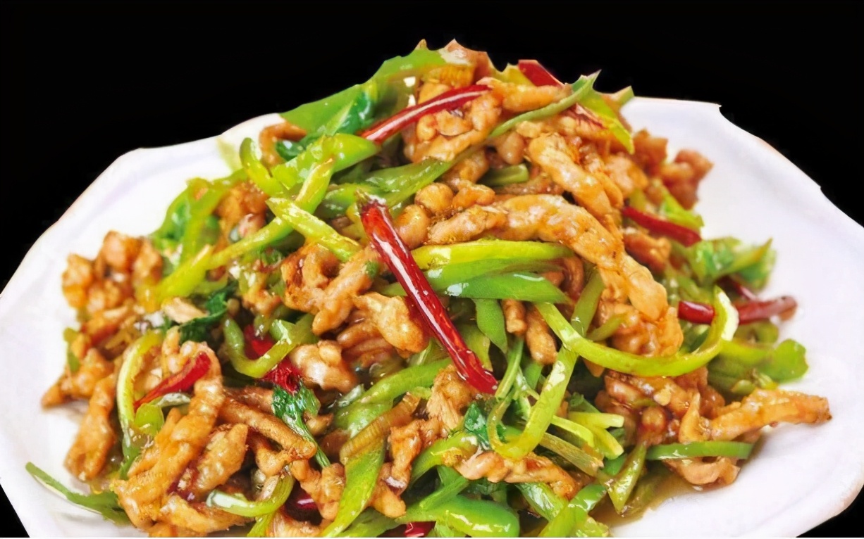 香辣肉丝5,在锅里的汤汁里加少许水淀粉勾芡,然后均匀地淋在做好的酿