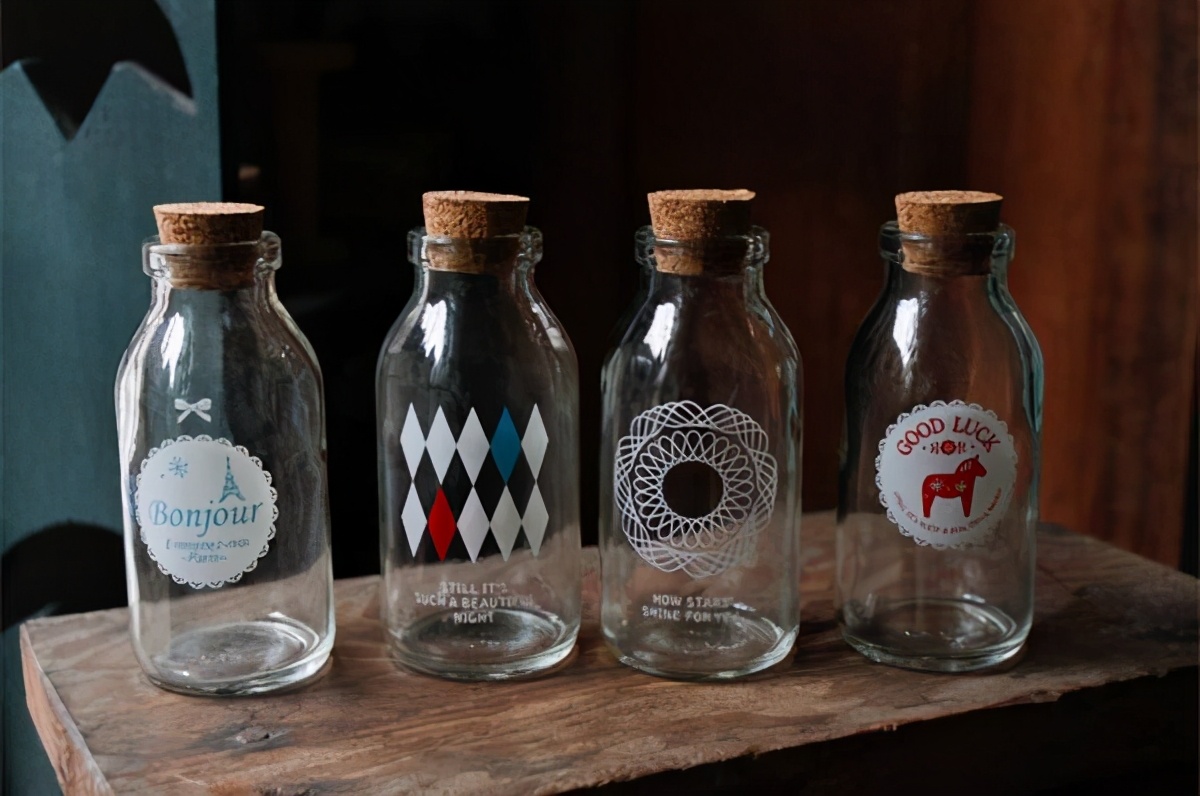 废旧的玻璃瓶留好了,改造一下有大用途!