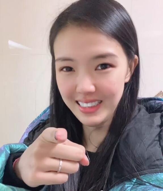 张常宁变话痨声音超温柔为小侄子做蛋糕被哥哥吃光遭老公喊话