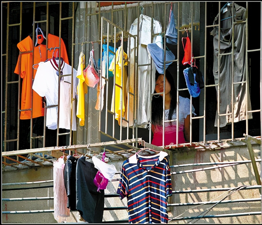 换季洗衣服多不能随便晒