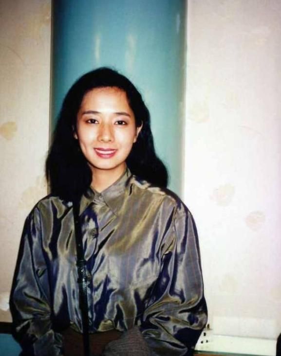 浓妆艳唇状态能打,可惜手纹暴露年龄|毛舜筠|浓妆|张国荣_新浪新闻