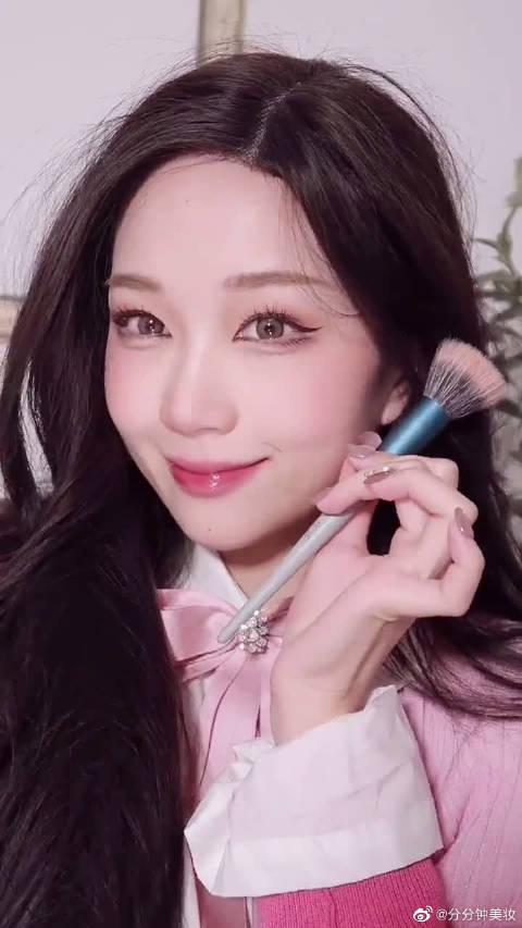 林周京的妆容详细教程来啦来啦! 女神降临仿妆