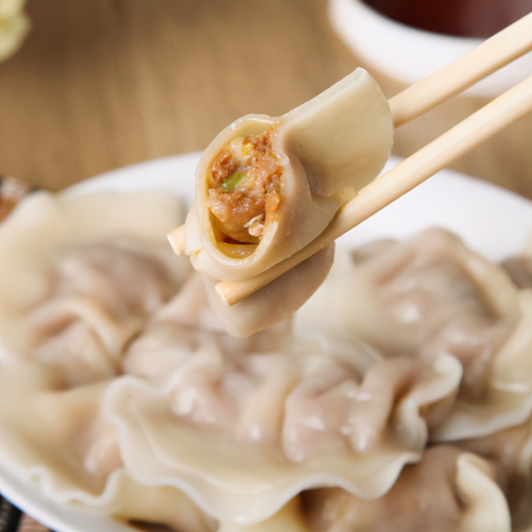 饺子好吃,营养丰富热量高,最适合冬天吃了.