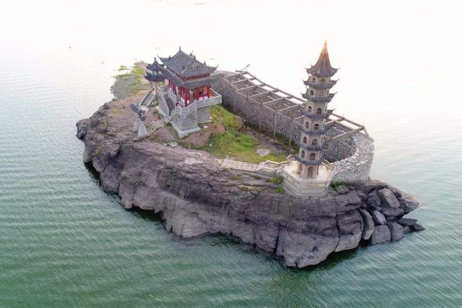 庐山一神秘的古建筑,每年只露出地面一次,人称"水下宫殿"