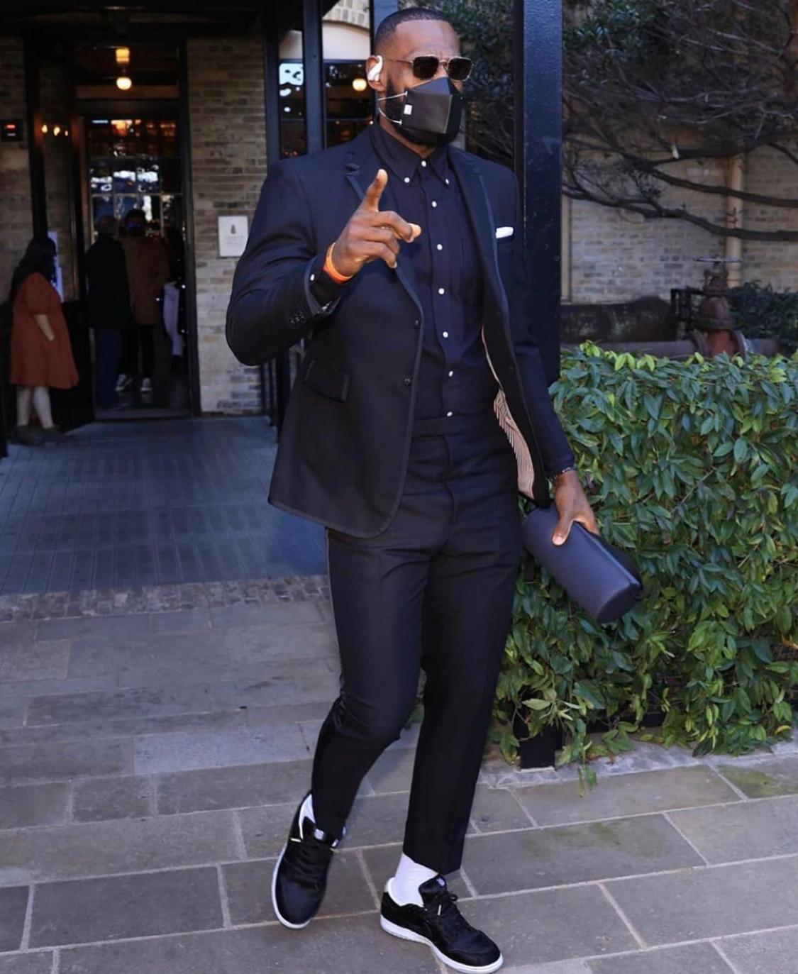 今天的帅詹篮球运动员穿西装是真的帅出天际