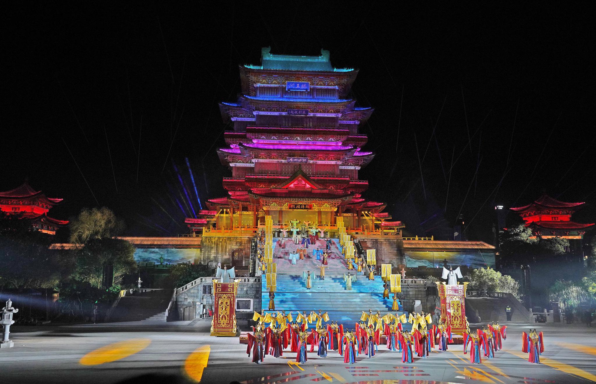 这是《寻梦滕王阁》大型实景演出现场(2021年1月1日摄).