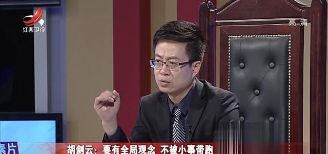 观察员陈兴东指出,唐先生非常渴望得到重视,是因为他的内心很害怕失去