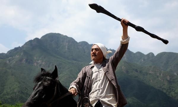 他是国家一级演员,离婚选择净身出户,现在儿子给他赚足了面子