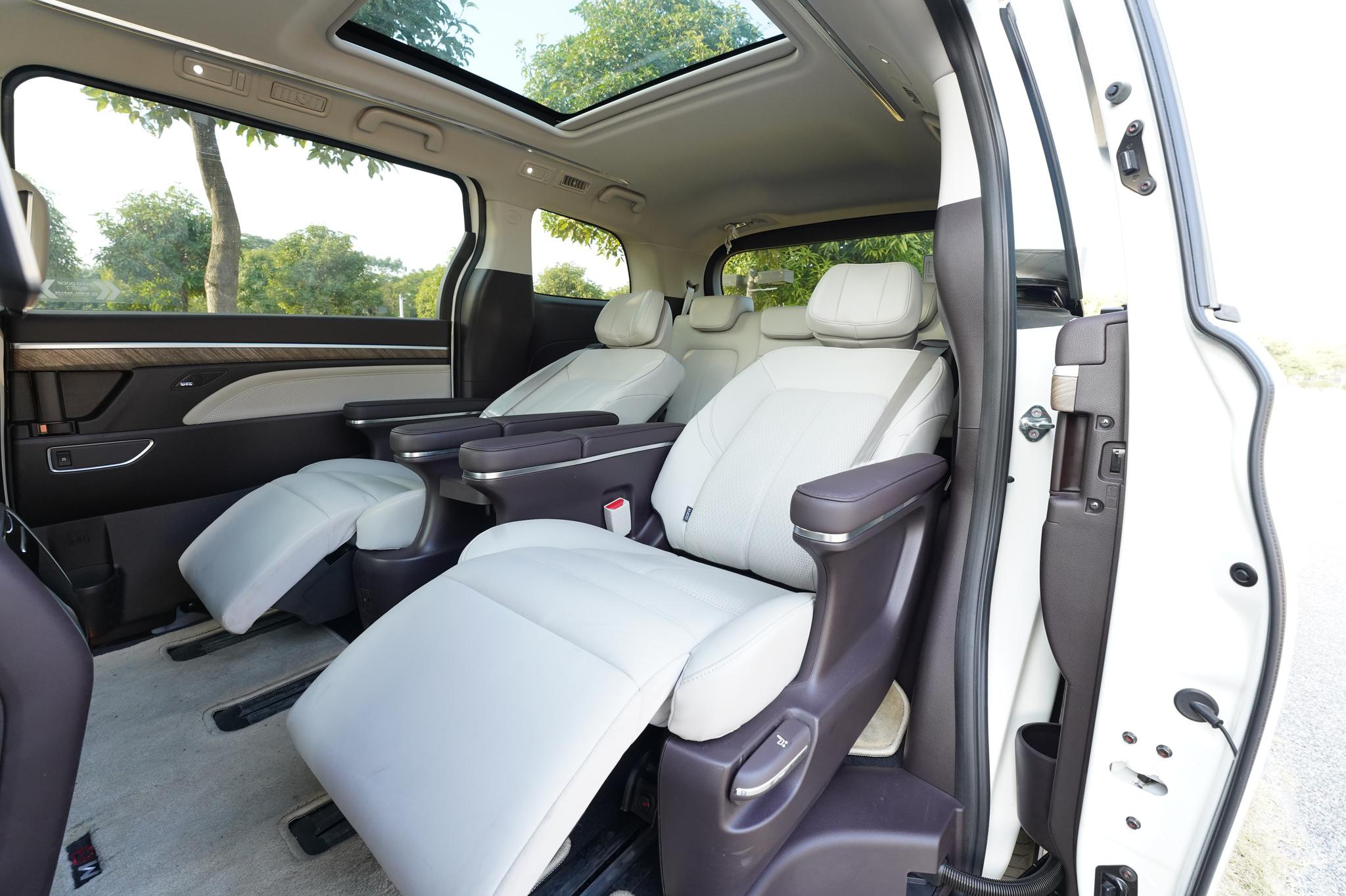 静态体验传祺m8小电视一开二排座椅一躺当老板的感觉真好