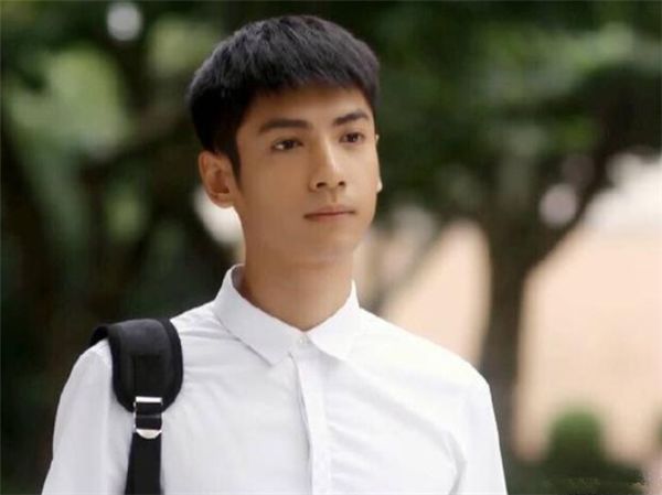 何以笙箫默大学时期的何以琛是如何一步步追到赵默笙的