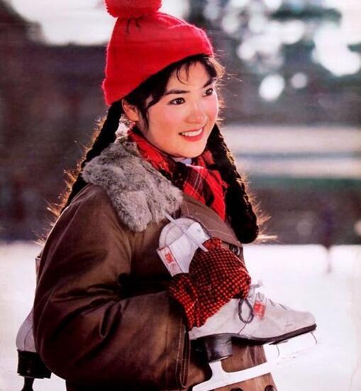 她是80年代最清纯少女电影明星 26岁因病息影 结婚后为何不