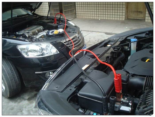 为什么汽车电瓶接线柱会有铜绿影响电瓶寿命的因素有哪些