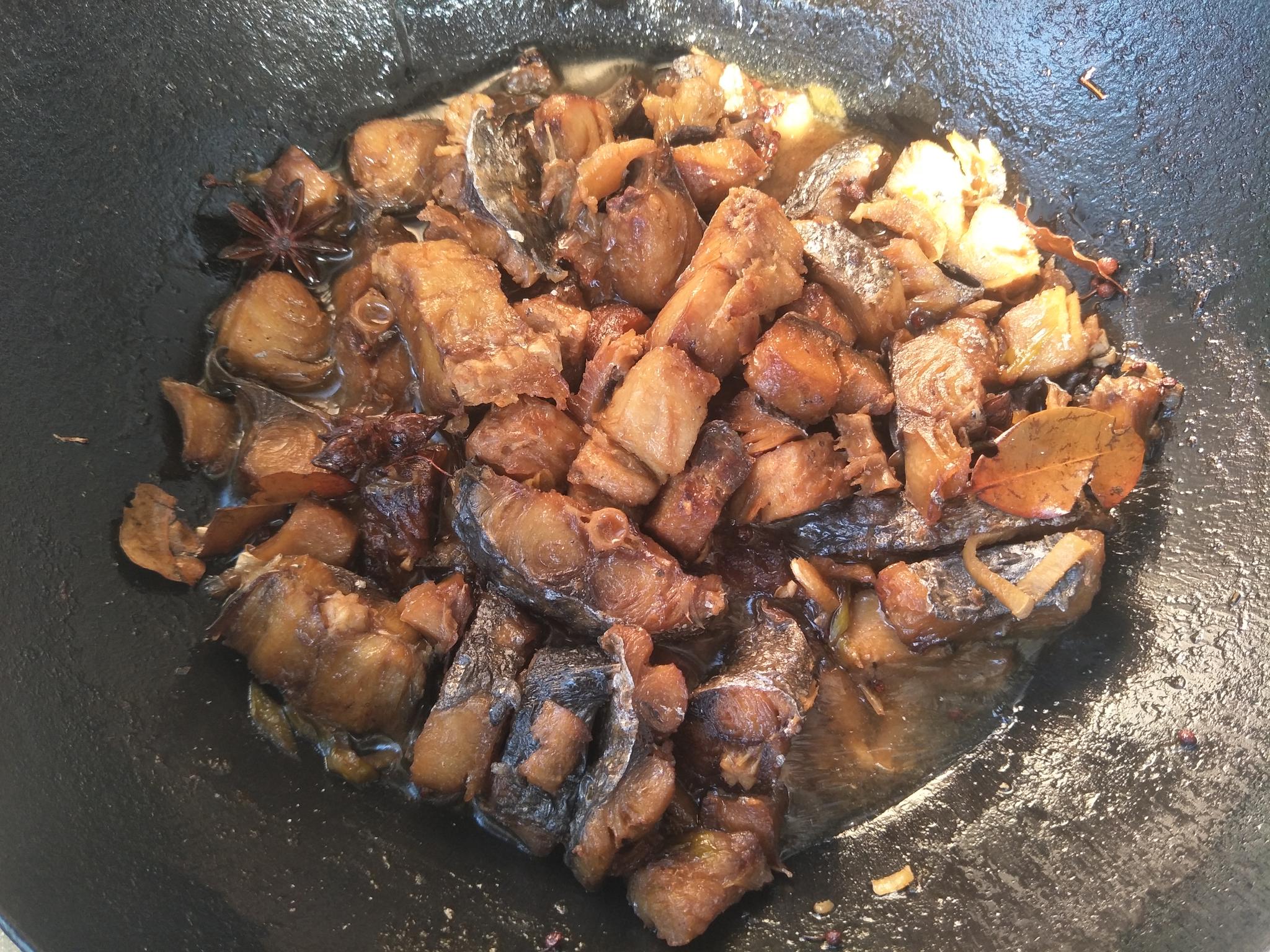 别放入锅里就炖,多加1个步骤,鲅鱼又鲜又嫩还入味|鲅鱼|熏鱼|五香