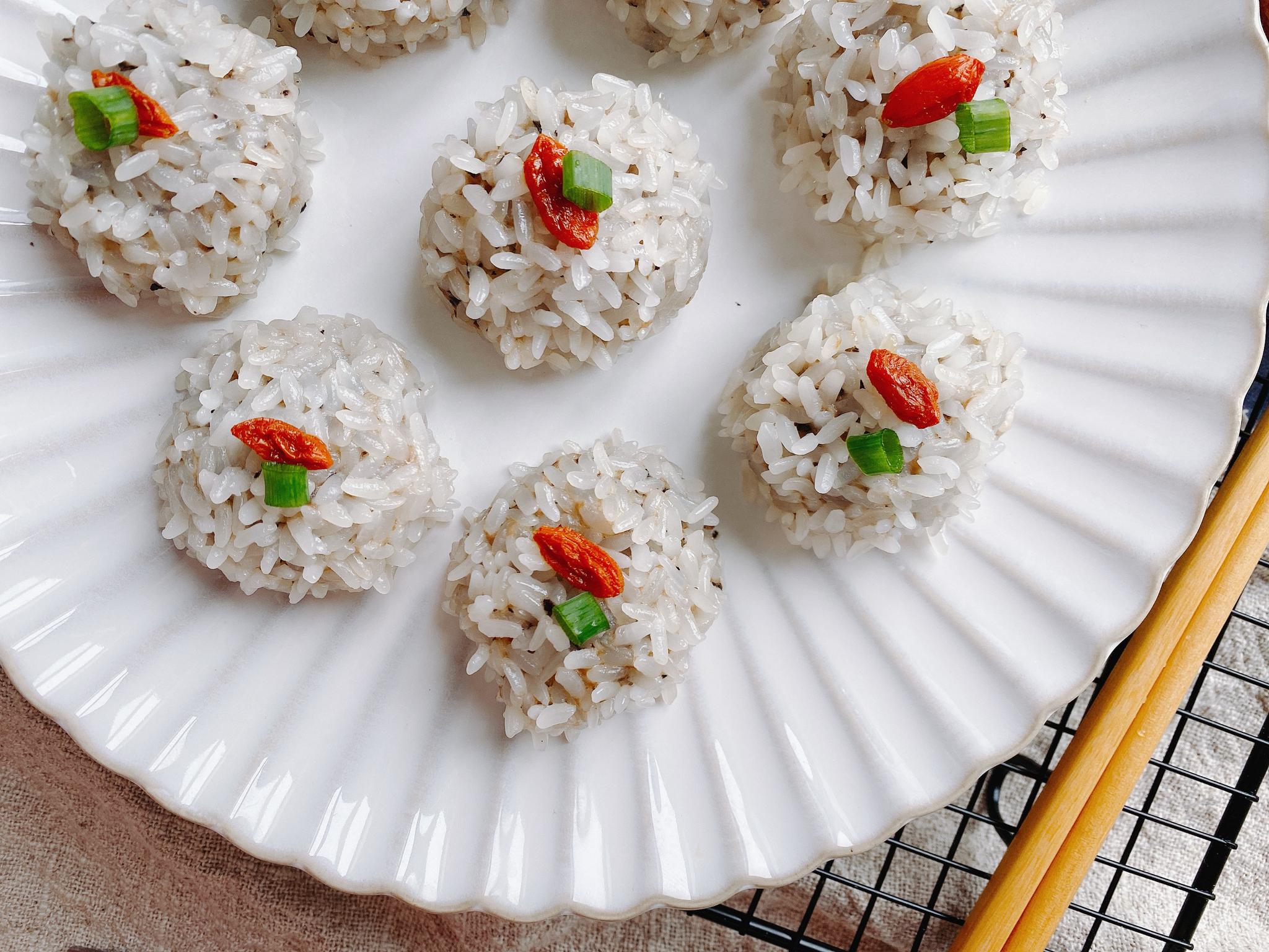 教你新吃法,寓意着团团圆圆,软糯咸香不上火|丸子|山药|木耳_新浪新闻