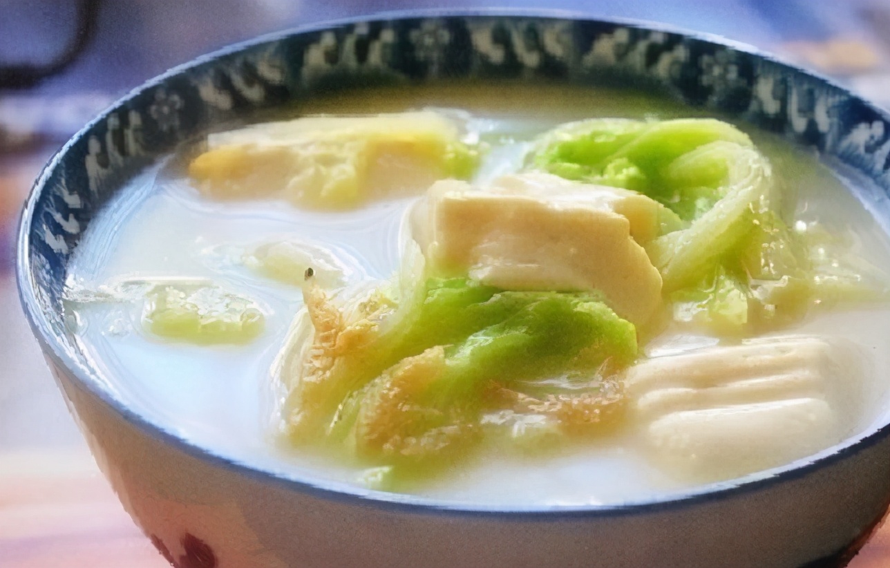 白菜炖豆腐先炖哪个才对学会3个技巧软嫩入味比吃肉还香