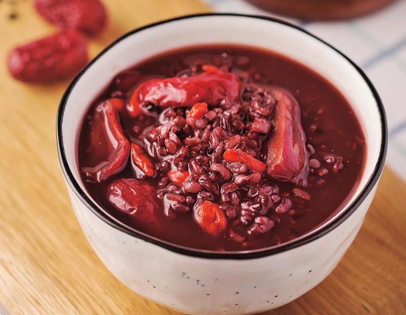 冬天多喝这碗粥,补气养血,香甜滋润,手脚冰冷的女生要常喝