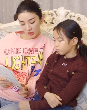 黄奕7岁女儿颜值跑偏,大小眼龅牙太明显,不爱读书还敢怼妈妈