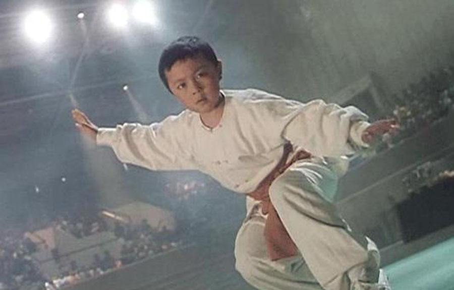 他曾饰演李连杰儿子长大后娶了仙剑中的她如今鲜少露面