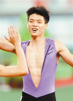 福州全国青运会正式比赛,梁劲生在百米半决赛抢跑犯规,错失夺取金牌的