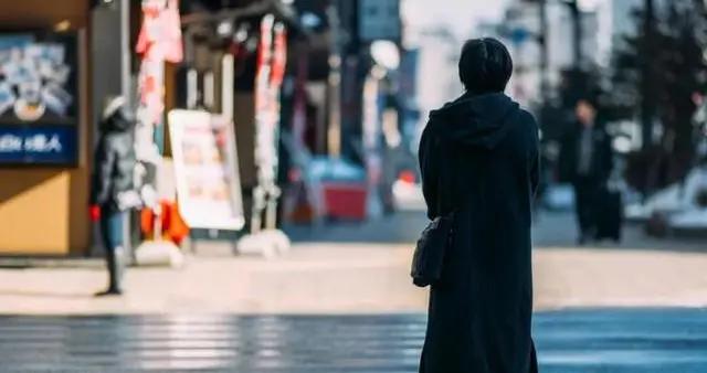 真正成熟的人,懂得“不闻不问”|儿女|儿子|伤心|父母|放手_新浪新闻