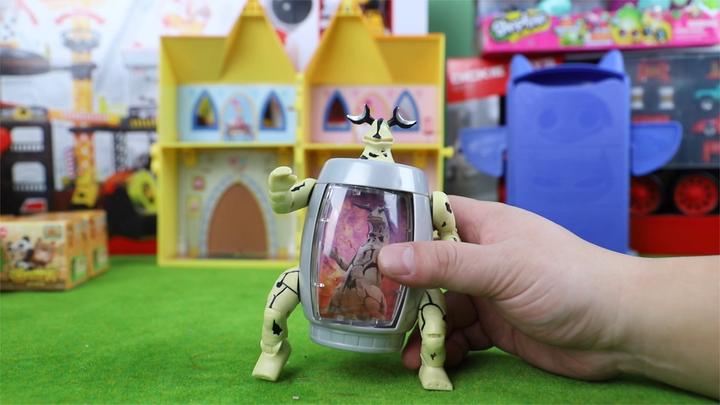 奥特曼:艾雷王胶囊变身玩具拆箱分享