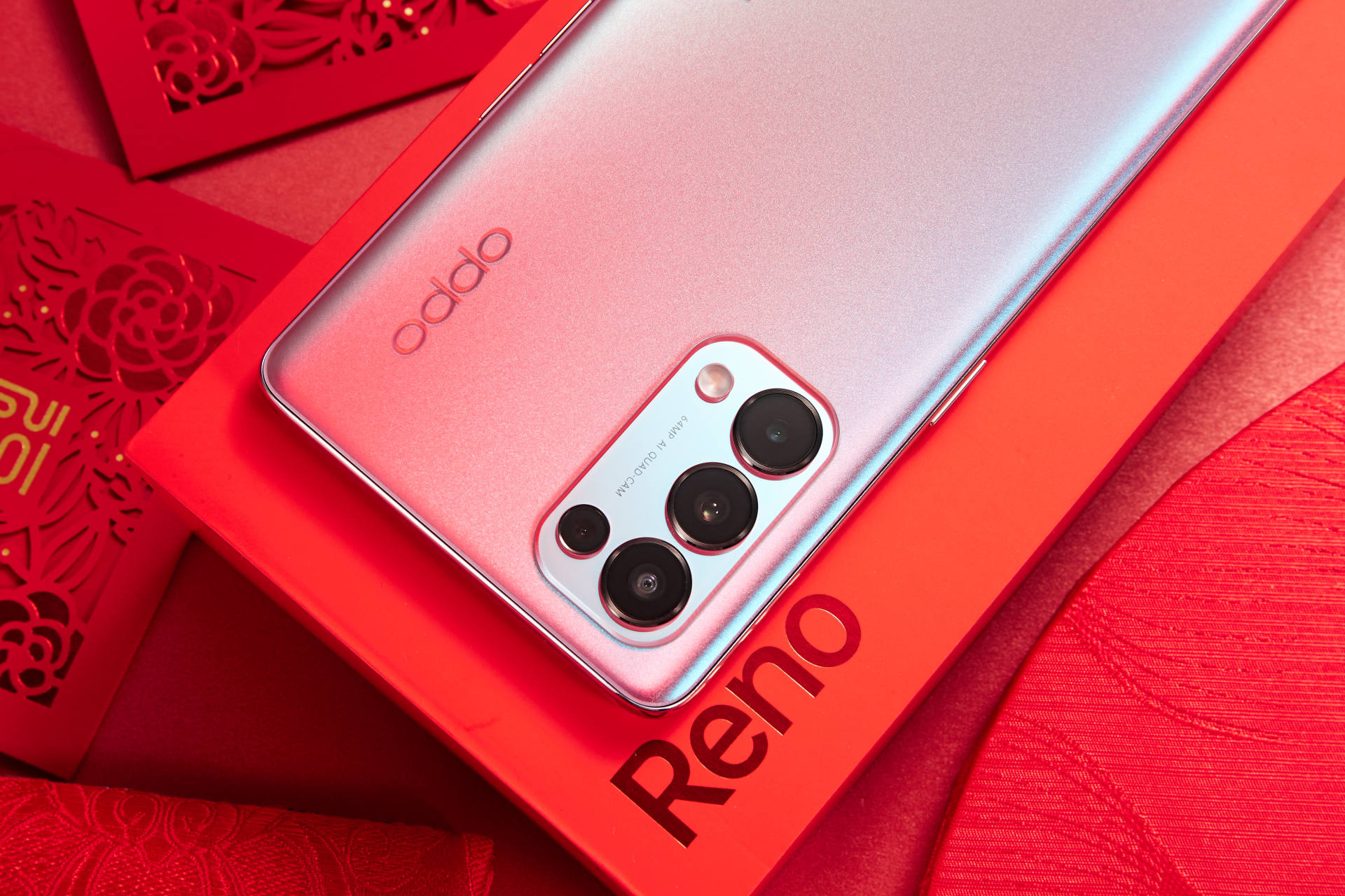 此外,oppo reno5 pro星愿红前置3200万像素水光镜,后置6400万像素水光