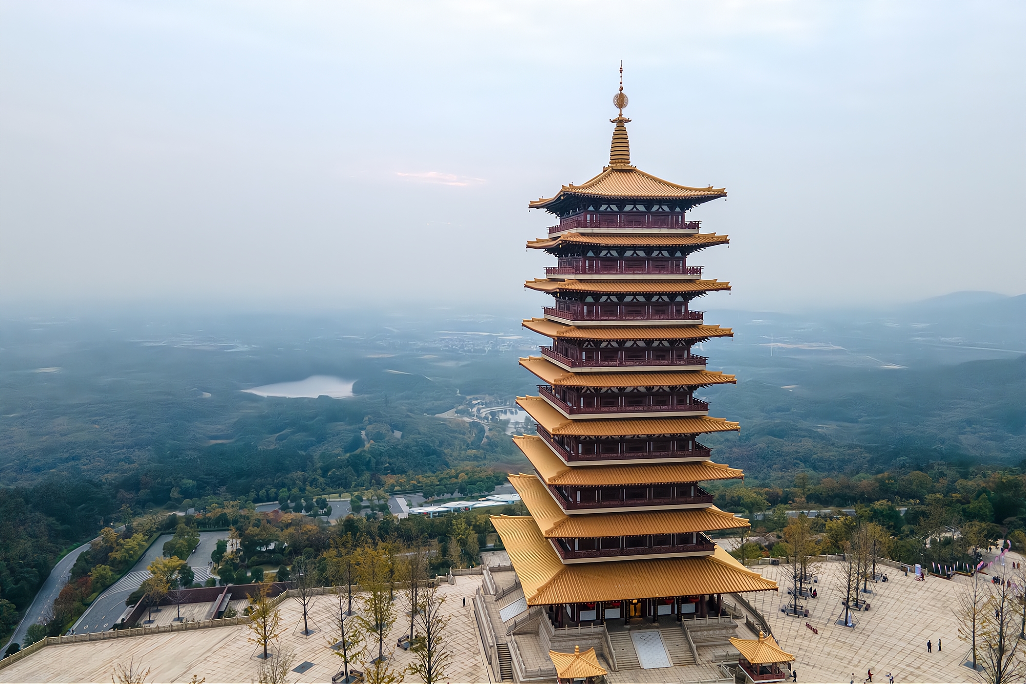 南京牛首山佛顶宫曾经是废弃的矿坑如今成为了世界级佛教圣地