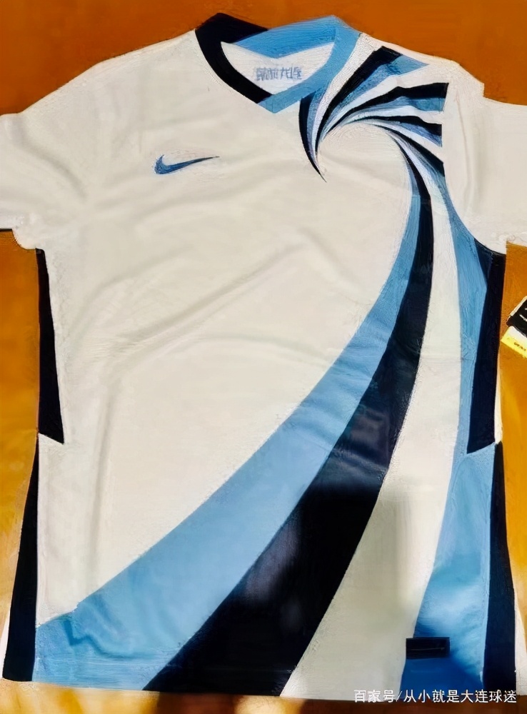 大连人队客场球衣曝光!海浪造型吸睛!这次真不错!