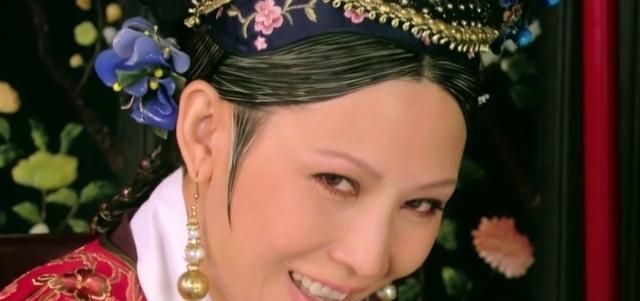 甄嬛传:皇后为何年老后戴着一朵蓝色小花?甄嬛读懂后,动了杀机