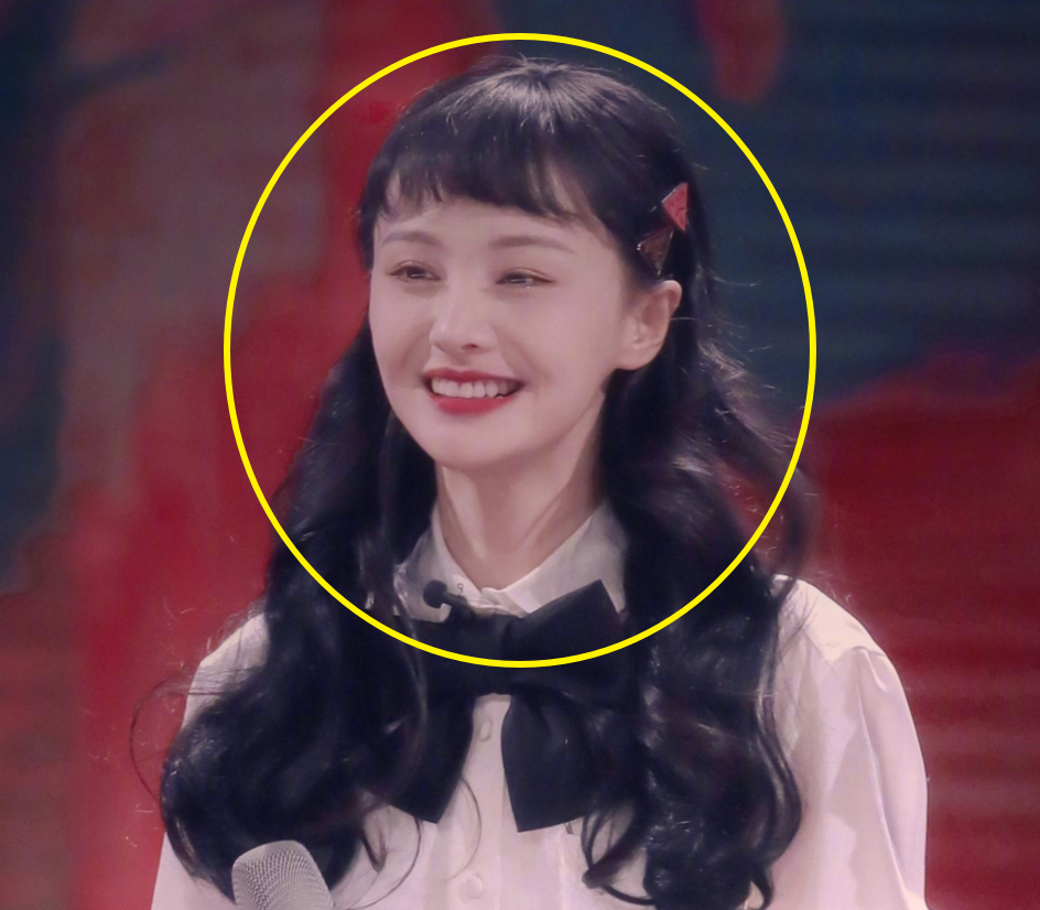 郑爽《追光》二公造型曝光,清甜如洋娃娃