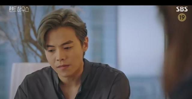 顶楼富豪哥哥罗根李喜欢上秀莲有暧昧的意味