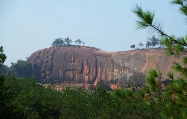 继乐山大佛后又一卧佛火了全长416米就在弋阳县