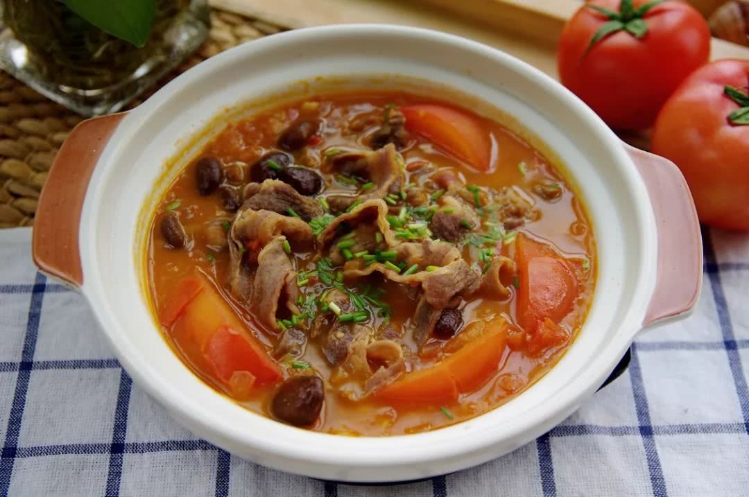 三个大番茄熬成一小锅汤浓浓番茄肥牛煲酸甜醇厚好味道