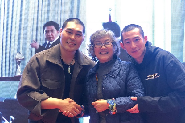 《巡回检察组》戏里是母子,戏外是亲戚,他们两位演技征服观众