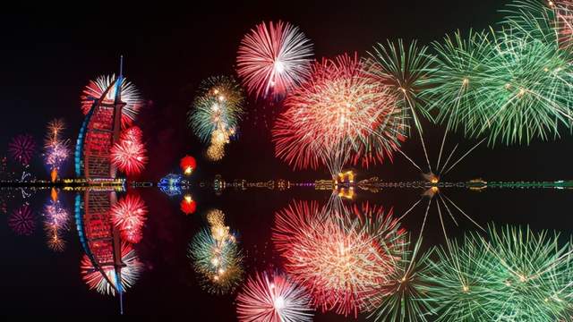 你想测试自己的控制力,也可以试试移开视线,相比在电视上观看烟火表演