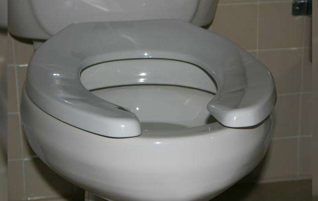 国外的马桶圈真有意思都是u型设计