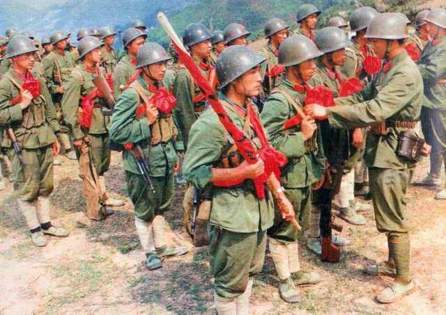 老山战役回顾:战士喝酒出征视死如归,图6前线阅兵震慑越军!