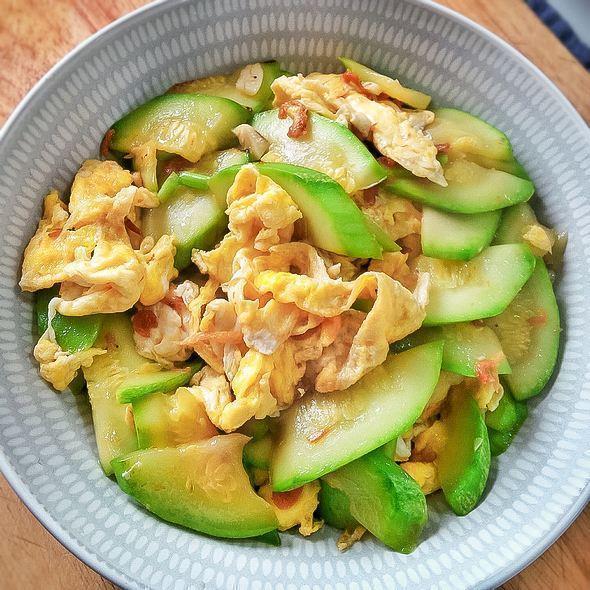 吃货美食开山见宝西葫芦瓜炒蛋腐乳小排香菇烧山药的做法