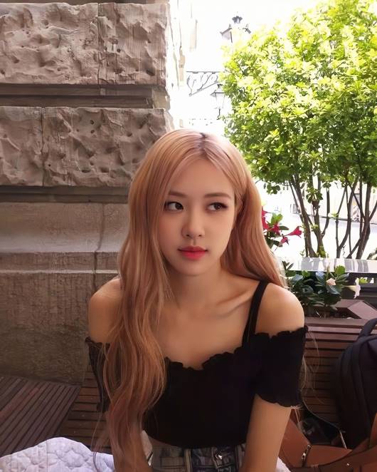 队内颜值最低朴彩英旧照曝光野玫瑰是营造出的假象