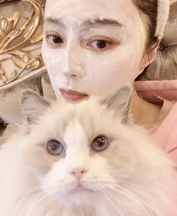 39岁范冰冰素颜参加婚礼!打扮朴素无明星架子,皮肤堪称全场最白