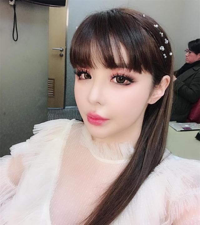 2ne1朴春减肥11公斤,粉丝却不以为然:我们希望你快乐和健康!