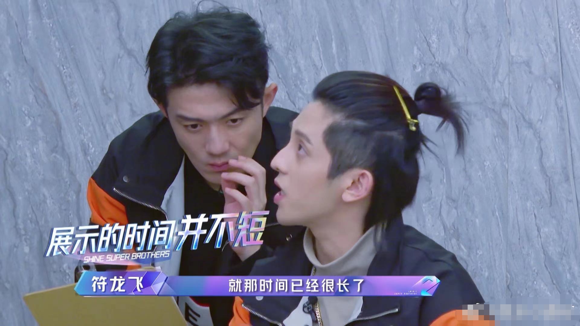 追哥嘉宾起争执卡斯柏符龙飞互摔本子和解其实也是做戏