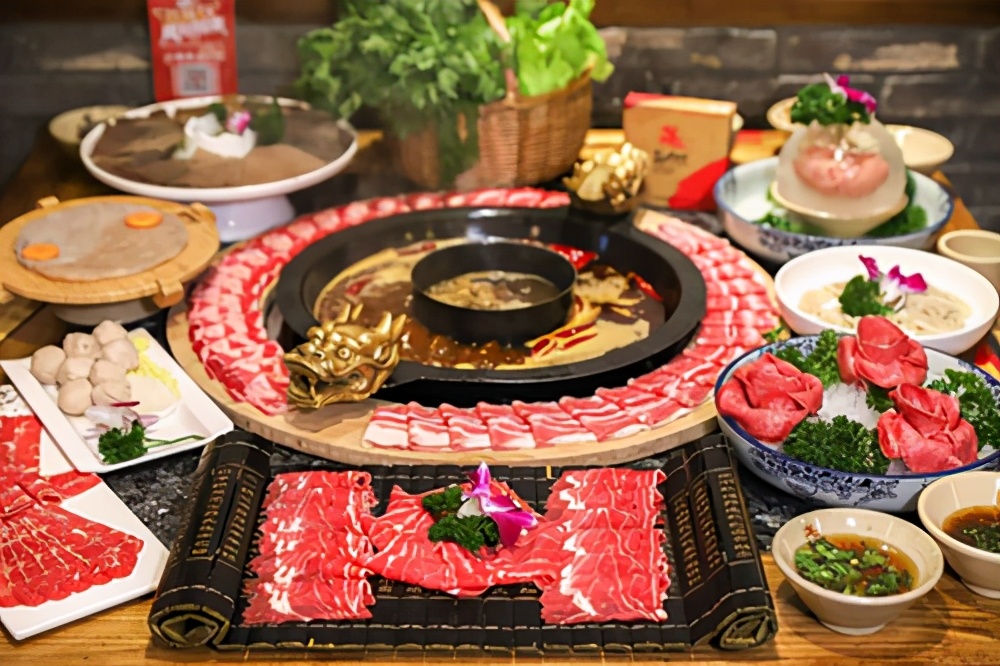 正宗的牛油火锅,配上龙头火锅 古风侠义装修,只有这家能吃到