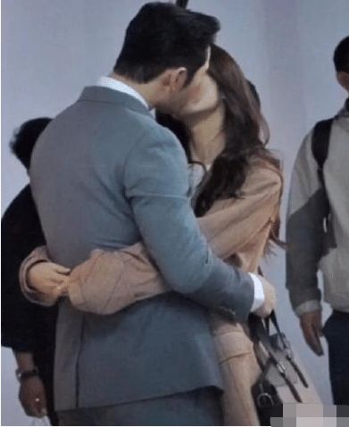 baby公开网友致歉信,曾传她出轨陈赫,被黄晓明抓包的假消息