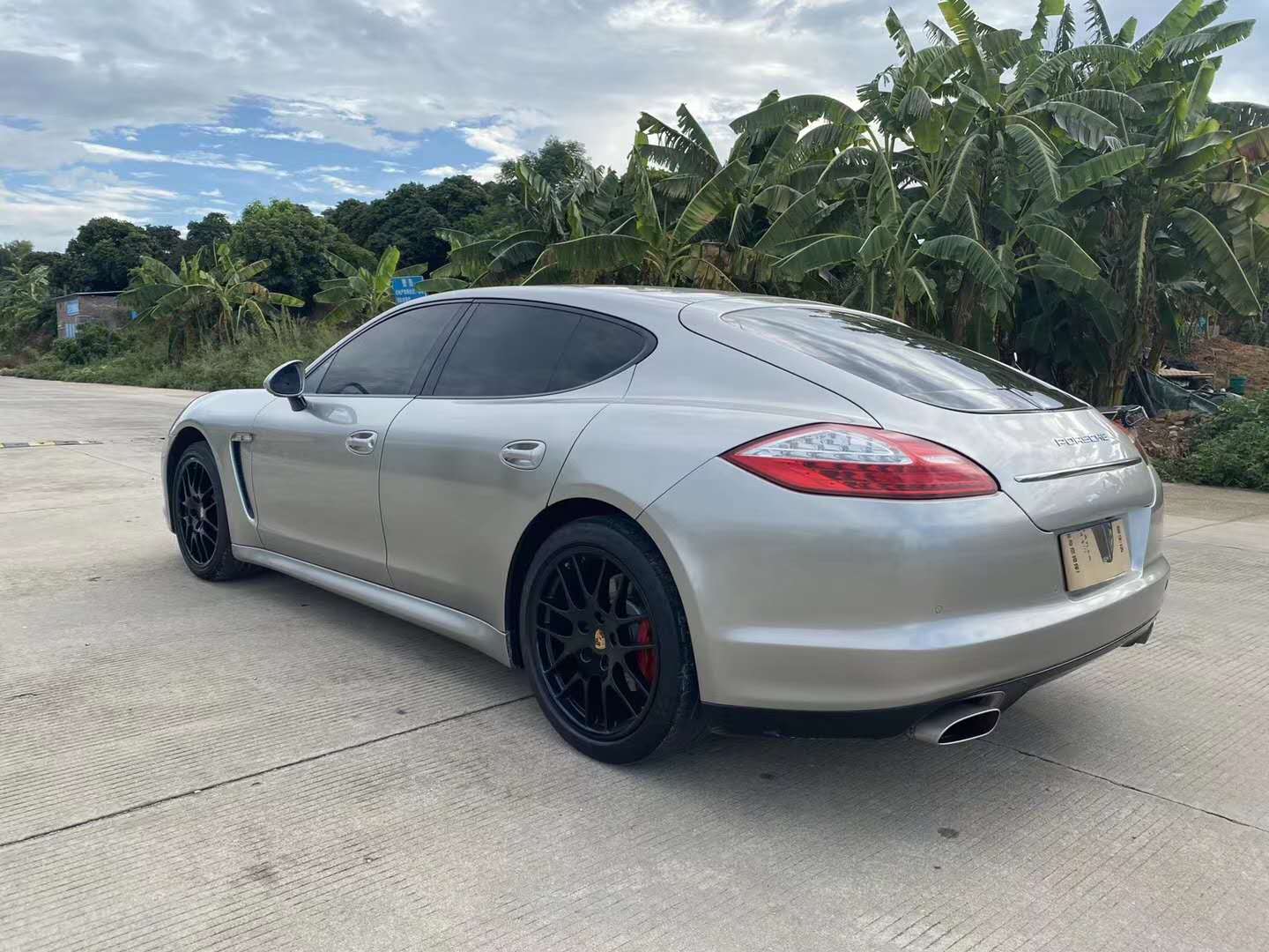 也作为保时捷公司第一次发售的四座车型,集成了保时捷的优良血统,如果