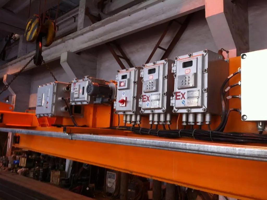 起重机和电梯是一种机电组合的成套设备,一般由金属结构,防爆电气设备