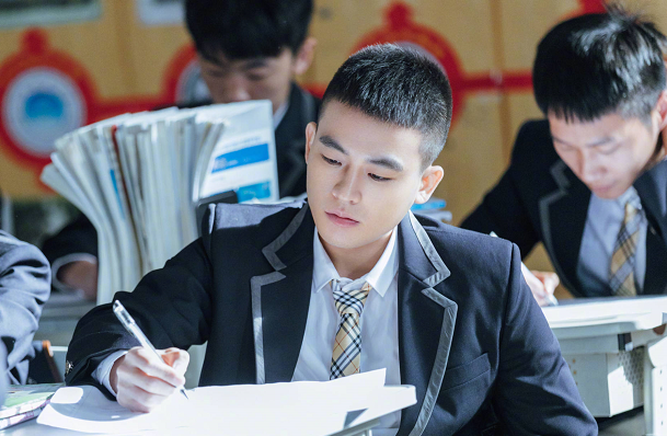 快乐男声中身为歌手出道的欧豪为何影视资源这么好